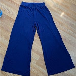 Mid length blue loose pants
